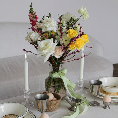 Пасхальная композиция с розовой вербой 